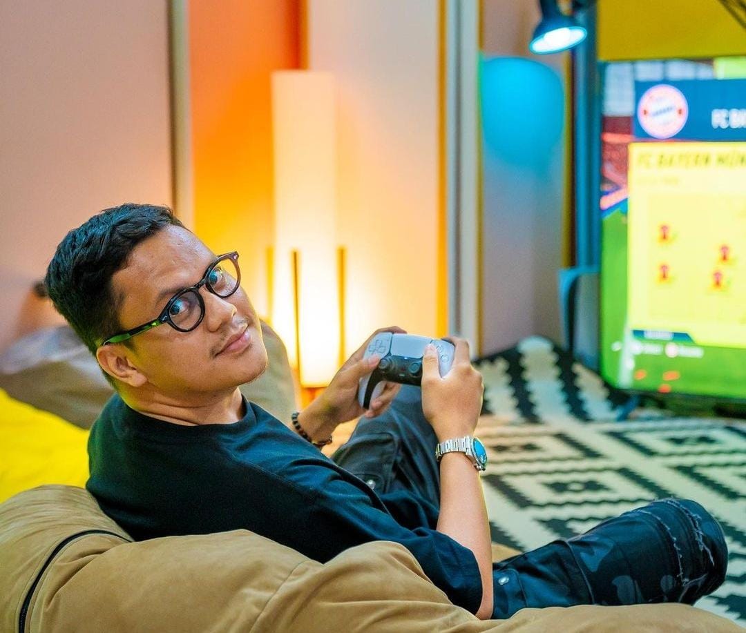 Sosok Arief Muhammad yang membagikan 100 Vespa (instagram: @ariefmuhammad)