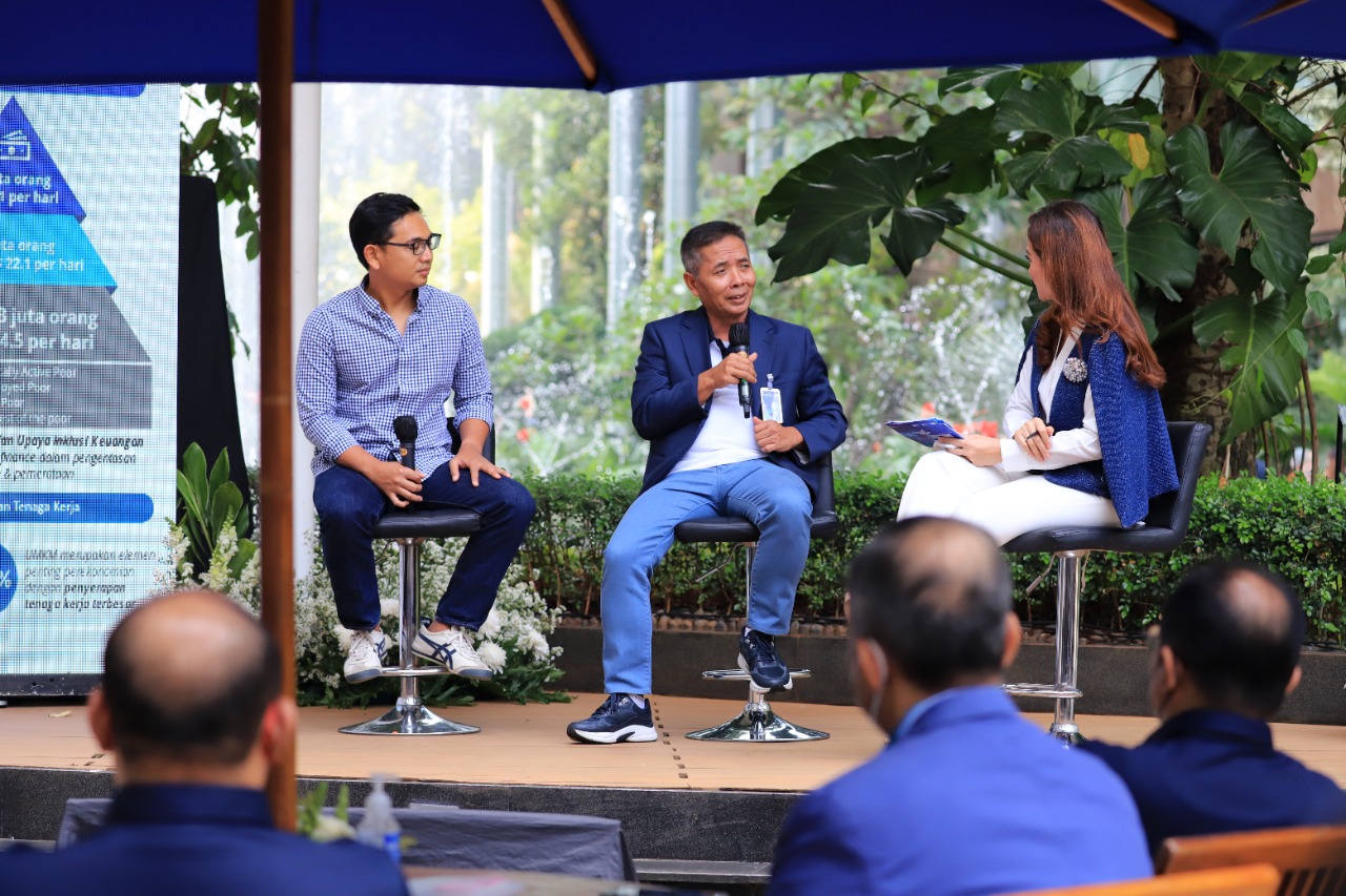 Direktur Bisnis Mikro BRI Supari pada acara Diskusi Taman BRI yang mengambil tema “Peran Digitalisasi dalam Mendorong UMKM Naik Kelas,” Rabu (13/4).