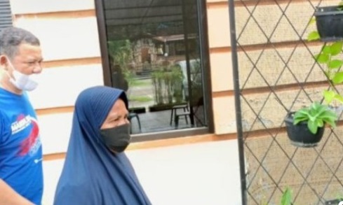 Alimin, seorang nenek yang ditahan polisi karena curi hp anaknya (radarlombok)