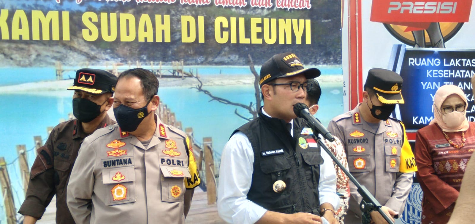 Gubernur Jawa Barat, Ridwan Kamil saat kunjungi Pos Pam Ketupat Lodaya 2022 Cileunyi, Kabupaten Bandung. (Yanuar/Jabar Ekspres)