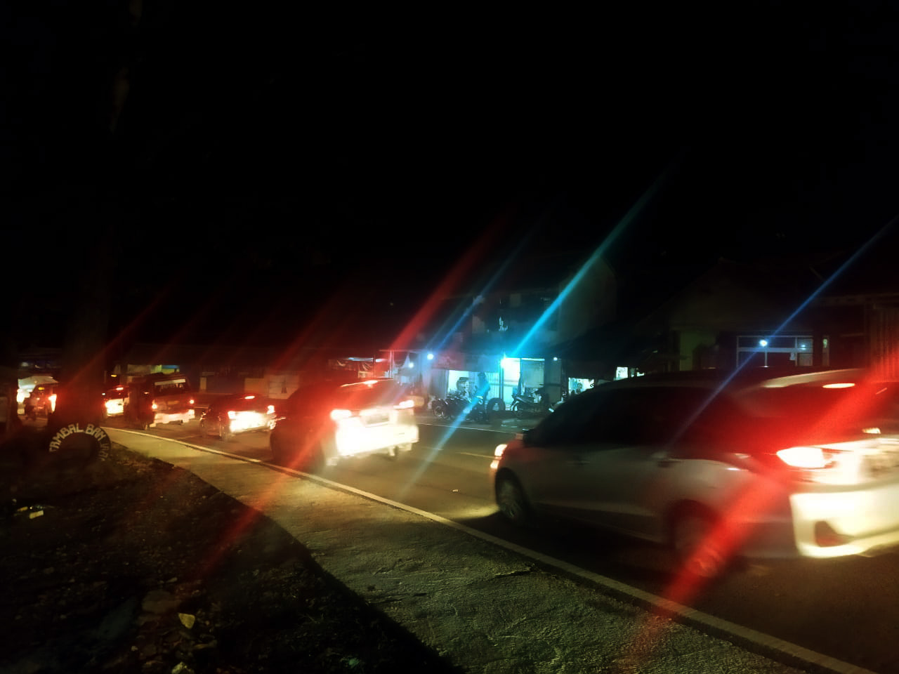Kemacetan di Lingkar Gentong Tasikmalaya. (Foto: Nizar/Jabar Ekspres)