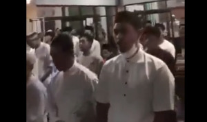 Video Jamaah Tarawih Nyanyikan Lagu Indonesia Raya Viral, Netizen Geleng-Geleng Kepala