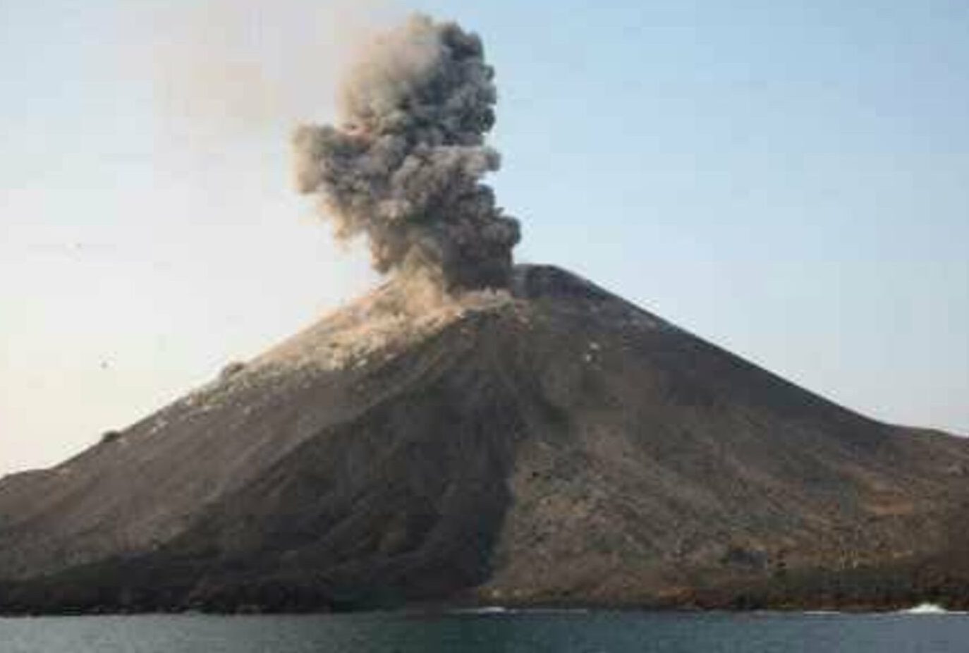 Pemudik di Banten Diminta Waspada dengan Gunung Anak Krakatau