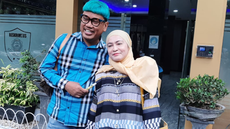 Uya Kuya dan Istrinya Astrid Kuya di Polda Metro Jaya. (M. Ichsan/Disway)