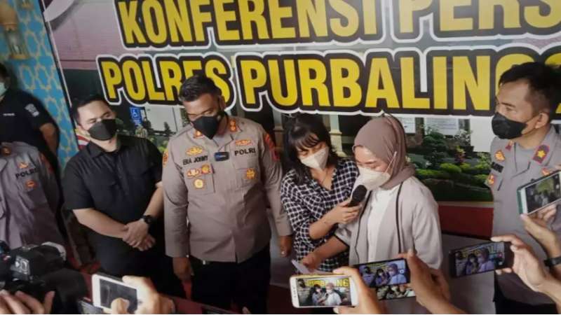 Konferensi pers mengenai video viral 3 bocah pamer kemaluan, oleh Polres Purbalingga. (ist)