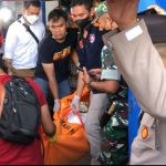 Proses Evakuasi korban pembunuhan Janda di Tasikmalaya. Foto: Rifki saebani / radar tv