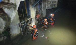 proses pencarian penjaga pintu air DAm yang dilaporkan hilang di Denpasar. (HUmas Basarnas Bali)