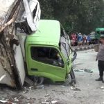 Penampakan salah satu Truk yang rusak parah, setelah insiden Kecelakaan beruntun empat Truk di Lingkar alas Roban Batang Jawa Tengah , pada Kamis (26/5). (instagram Batang Update)
