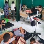 Kondisi ratusan orang yang keracunan di Tasikmalaya, saat dirawat di Puskesmas Sukaraja. (ist/radartasik)