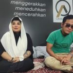 Nania Idol menceritakan alasannya kembali masuk Islam. kepada Gus Miftah. (foto YouTube/NitNot Official)
