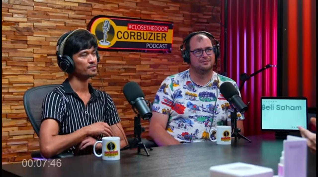 Pasangan gay Ragil dan fred yang diundang dalam podcast Dedy Corbuzier yang mendapat kecaman dari ustaz felix Siauw. (tangkapan layar Youtube Deddy Corbuzier)
