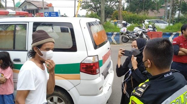 Ambulans Bodong Terobos Jalur One Way di Puncak, Isinya Orang Mau Liburan
