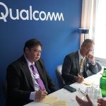 Menko Airlangga Hartarto ketika berbincang dengan CEO Qualcomm