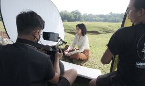 Samsung dukung sineas muda Indonesia dobrak batasan dalam membuat film pendek sekelas profesional hanya dengan menggunakan smartphone Galaxy S22 Ultra 5G melalui kompetisi film pendek.