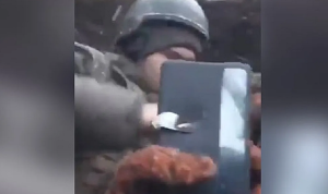 Tentara Ukraina Selamat dari Tembakan Peluru Karena Ponsel