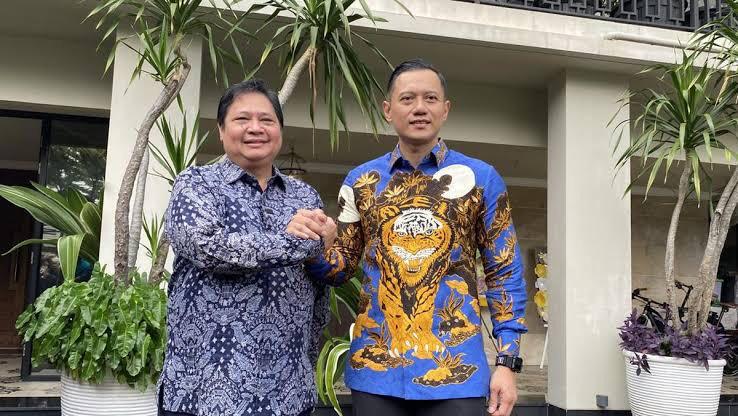 Ketua Umum DPP Partai Demokrat Agus Harimurti Yudhoyono (AHY) menemui Ketua Umum DPP Partai Golkar Airlangga Hartarto di rumah dinas di Kompleks Widya Chandra, Sabtu (7/5).