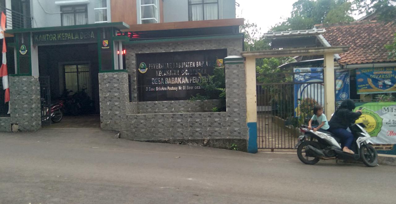 Kantor Desa Babakan Peuteuy, Kecamatan Cicalengka, Kabupaten Bandung. (Yanuar/Jabar Ekspres)