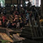 Pertunjukan seni yang melibatkan para pengunjung di Saung Angklung Udjo, Kota Bandung. (Deni/Jabar Ekspres)