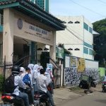 Bubaran para siswa SMA Bina Muda di Desa Tenjolaya, Kecamatan Cicalengka, Kabupaten Bandung. (Yanuar/Jabar Ekspres)