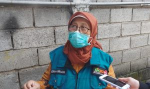 Kepala Dinas Ketahanan Pangan dan Pertanian (DKPP) Kota Bandung, Ermariah saat memberi paparan kepada wartawan di Arcamanik, Kota Bandung, Jumat (20/5). (Arvi/Jabar Ekspres)