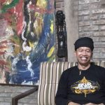 Seniman Reak, Abah Enjum, warga Kecamatan Cibiru, Kota Bandung saat ditemui di kediamannya. (Yanuar/Jabar Ekspres)