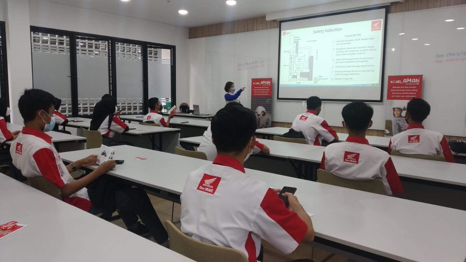 Pelajar SMK Widya Dirgantara Bandung Ikut Pelatihan Safety Riding
