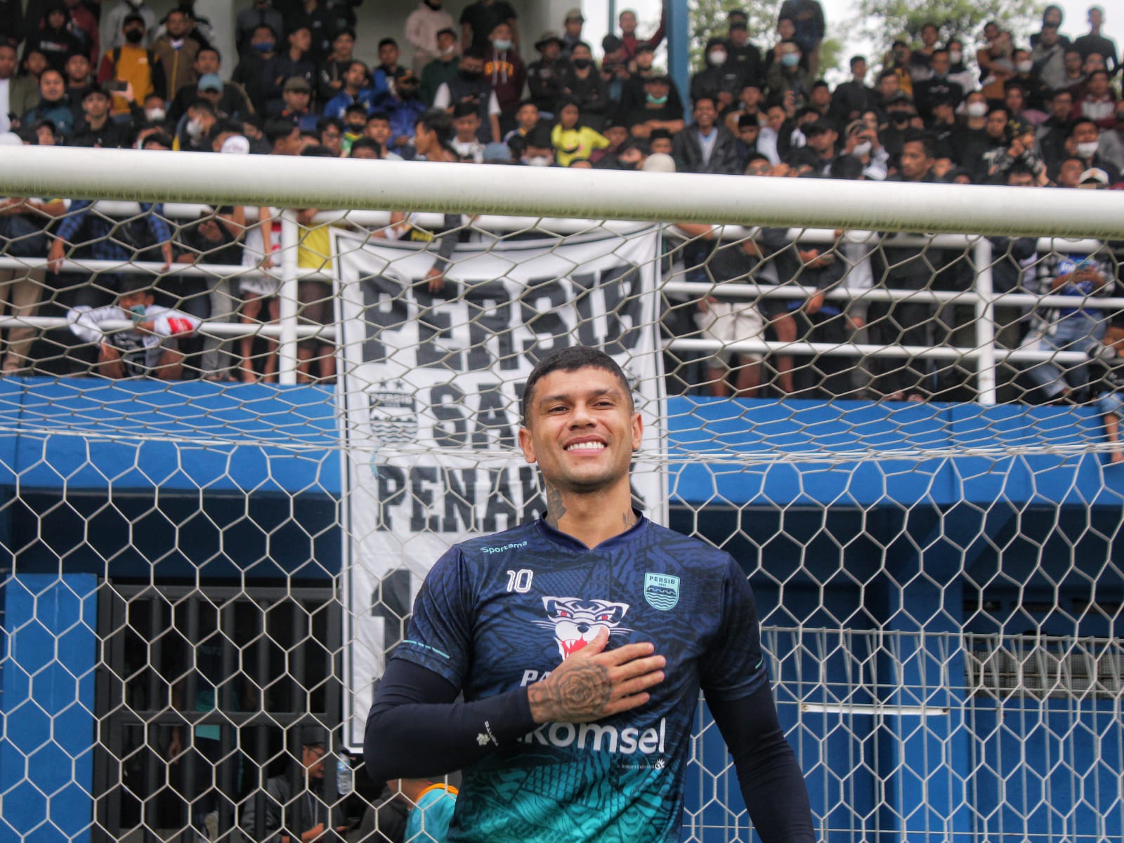 Ciro Alves saat menjalani latihan perdana dengan Persib di Stadion Sidolig, Jl. Ahmad Yani, Kota Bandung, Kamis (26/5). (Deni Armansyah/Jabar Ekspres)