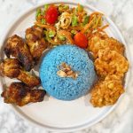 Nasi uduk biru (gambar: instagram @Joshua.ez.gan)