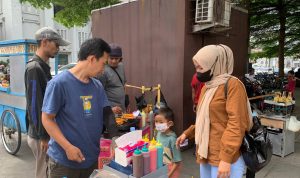 Penertiban PKL di Zona Merah Alun-Alun Bandung Terkendala Omzet
