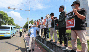 Unjuk Rasa Koalisi Jurnalis Cirebon (KJC) Mengenai Kebebasan Pers yang Masih Kerap Dilanggar