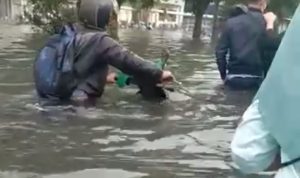 TANGKAPAN LAYAR: Banjir rob di pesisir kota semarang. (Istimewa)