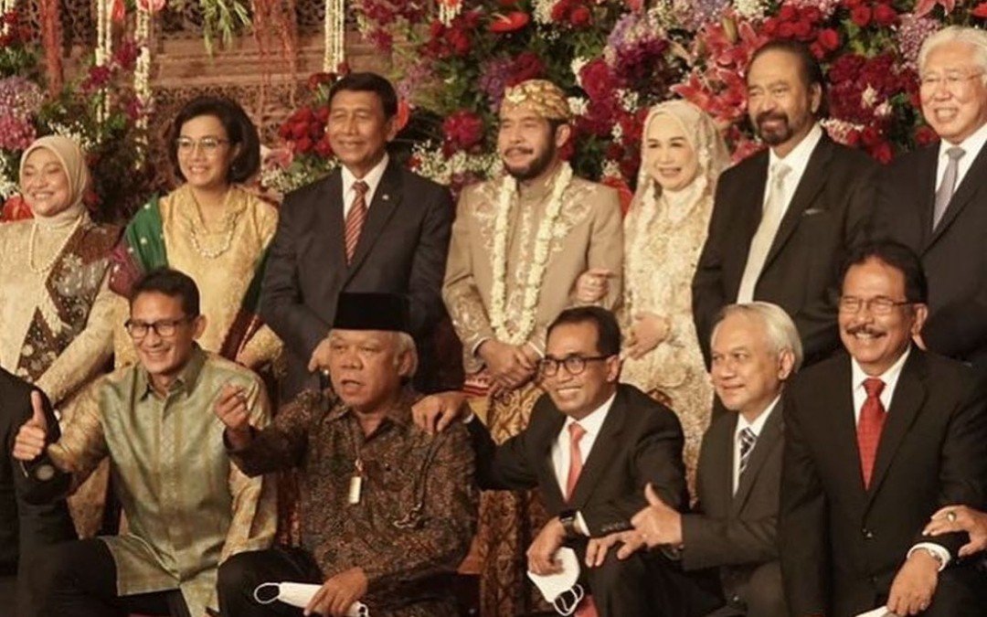 Pernikahan Adik Presiden Joko Widodo (Jokowi), Idayati dan Ketua Mahkamah Konstitusi, Anwar Usman. (Foto: Instagram @sminindarwati)