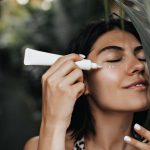 Tips Memilih Sunscreen Sesuai Jenis Kulit, Simak Penjelasan dr. Vania Utami