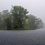 Ilustrasi hujan badai terjadi diatas sungai, yang bisa jadi akan berpengauh pada pencarian eril di Sungai Aare, Swiss (pixabat)