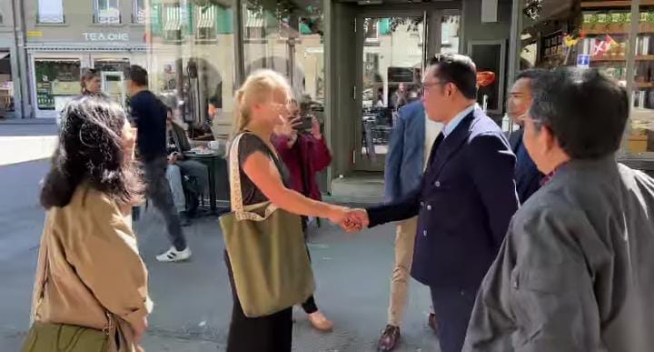 Pertemuan Geraldine Beldi dan Ridwan kamil saat di Kota Bern Swiss. (tangkapan layar video instagram @geraldin_beldi)