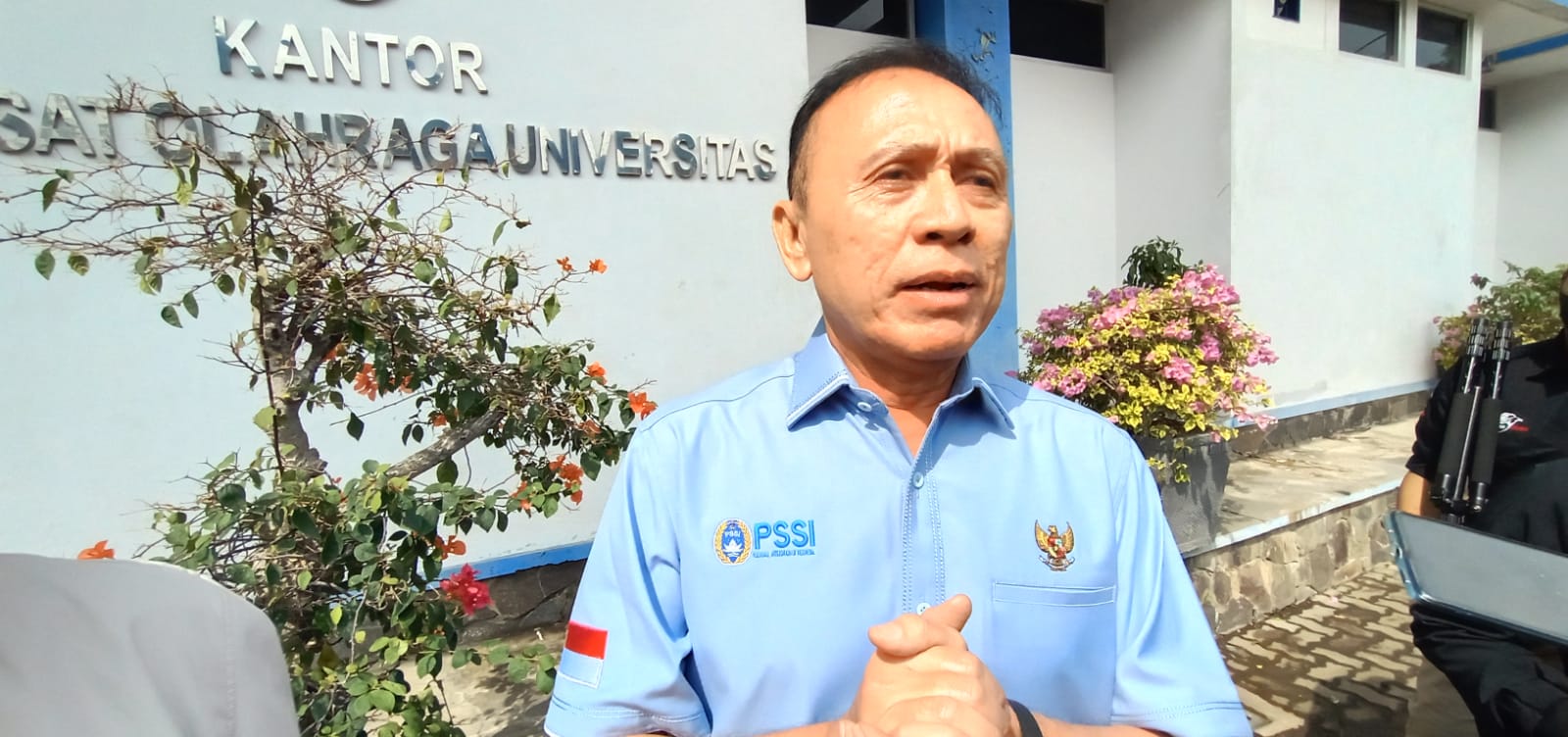 Ketum PSSI, Mochamad Iriawan (Iwan Bule) seusia meninjau tempat TC Timnas di UPI, Kota Bandung. Senin (13/6). Foto. Sandi Nugraha