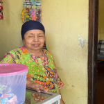 Rosani, salah satu warga sekitar yang rumahnya didatangi oleh wanita yang mengaku utusan malaikat. (Foto: Lutviatul Fauziah/JPNN)