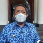 Wali Kota Bandung Yana Mulyana, saat menanggapi rencana pindahnya penyelenggaraan piala presiden. (Arvi/Jabar Ekspres)