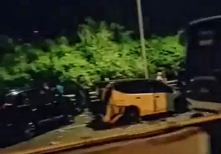 Tangkapan layar video kecelakaan beruntun di Tol Cipularang.