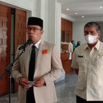 Gubernur Jabar Ridwan Kamil saat memberikan tanggapannya terhadap kasus pungli di PPDB 2022. (foto: Sandi Nugraha)