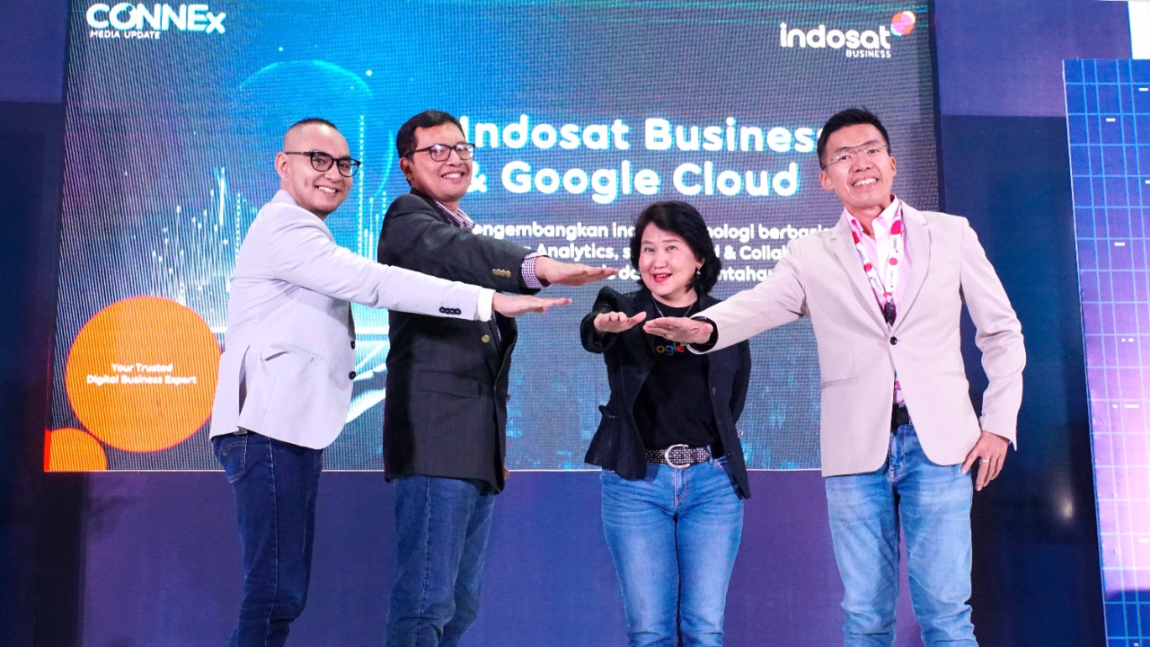 Chief Business Officer Indosat Ooredoo Hutchison, Bayu Hanantasena, bersama Google Cloud yang memiliki kesamaan visi untuk mendukung transformasi digital Indonesia.