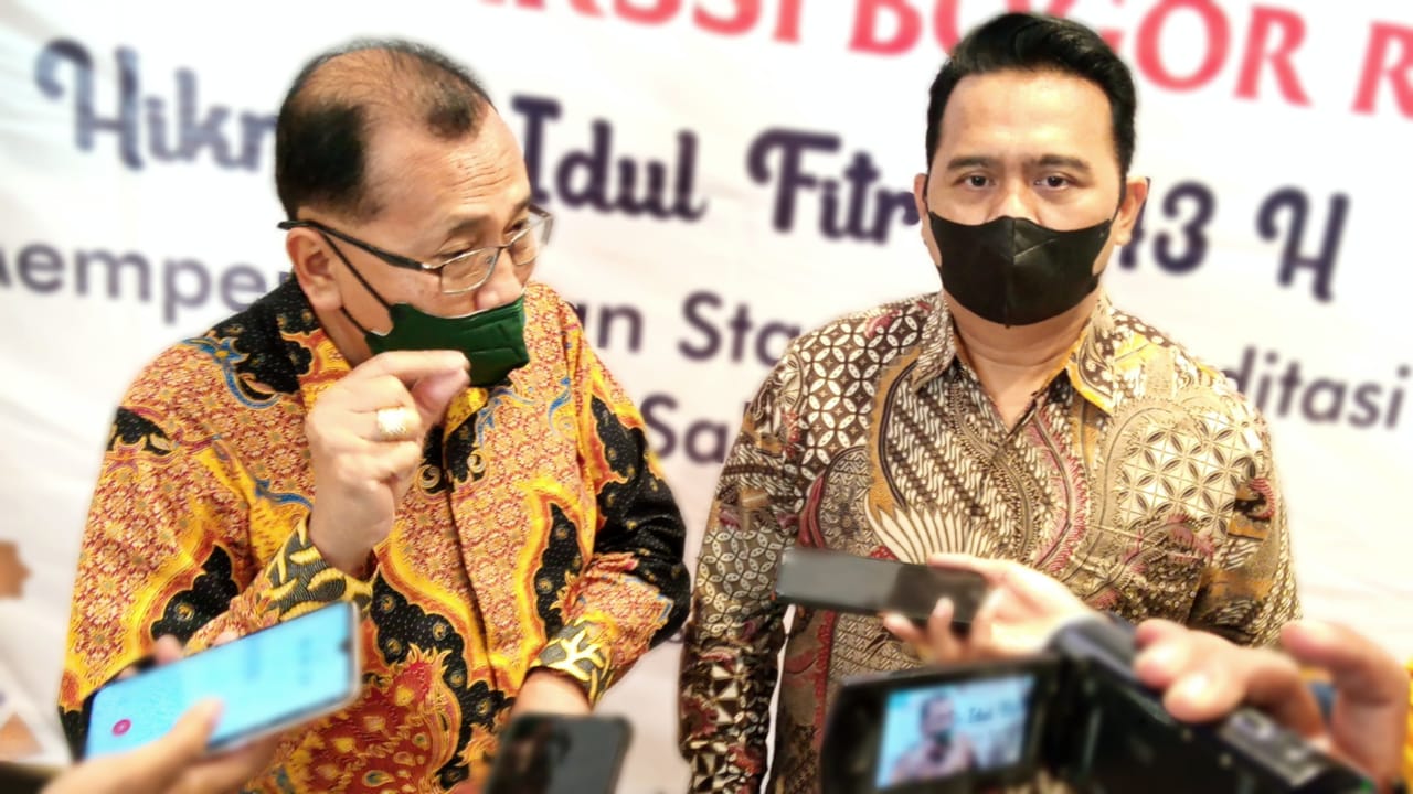 Ketua PERSI Bogor Raya dr. Lanjar Sugiyanto, MARS bersama Ketua ARSSI Bogor Raya dr Yudhy Iskandar, MARS. (Yudha Prananda)