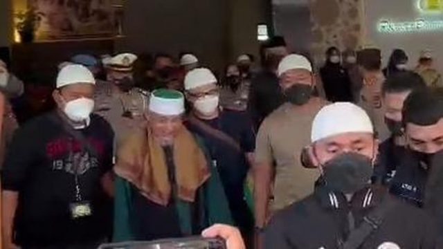 Pimpinan Khilafatul Muslimin, Abdul Qodir Baraja ditangkap di Lampung Oleh Ditserse Kriminal Umum Polda Metro Jaya. (ist)
