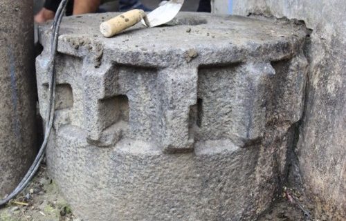 Benda Bersejarah Mirip Penggiling Tebu Kuno Ditemukan di Pinggir Jalan Bekasi