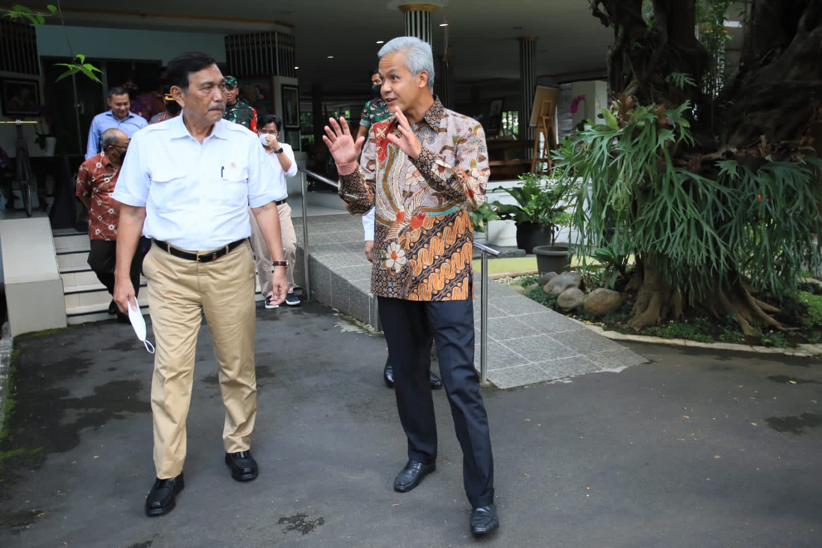 Rencana kenaikan tarif masuk Candi Borobudur akhirnya ditunda oleh Gubernur Jawa Tengah Ganjar Pranowo dan Menteri Koordinator Bidang Kemaritiman dan Investasi (Menko Marves) Luhut Binsar Pandjaitan (istimewa)