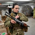 Ukraina Melatih Perempuan untuk Terjun ke Medan Perang Melawan Rusia