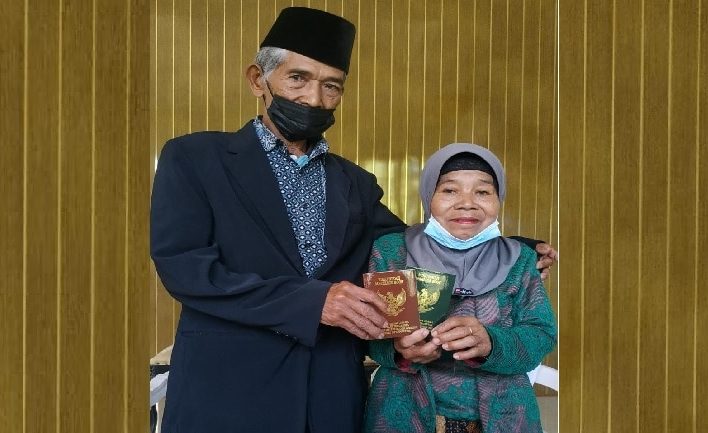 Cerita KUA yang Kaget Saat Nikahkan Kakek 93 Tahun dan Nenek 71 Tahun