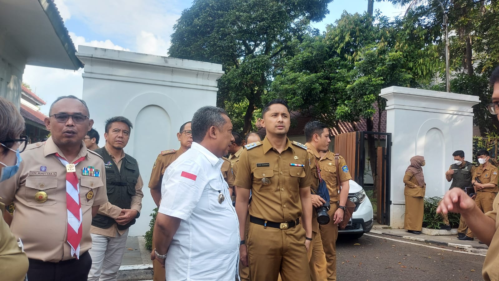 Wali Kota Bandung, Yana Mulyana dan Plt Bupati Bandung Barat di Pendopo Kota Bandung. (Arvi/Jabar Ekspres)