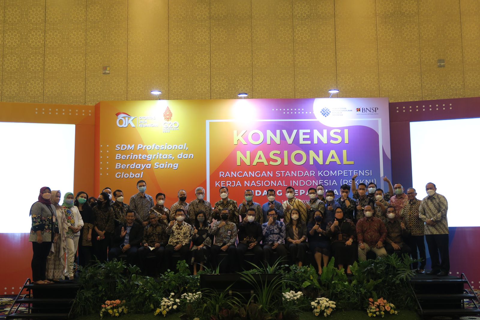 Otoritas Jasa Keuangan (OJK) gelar acara Konvensi Nasional Rancangan Standar Kompetensi Kerja Nasional Indonesia (RSKKNI) Bidang Kepatuhan.