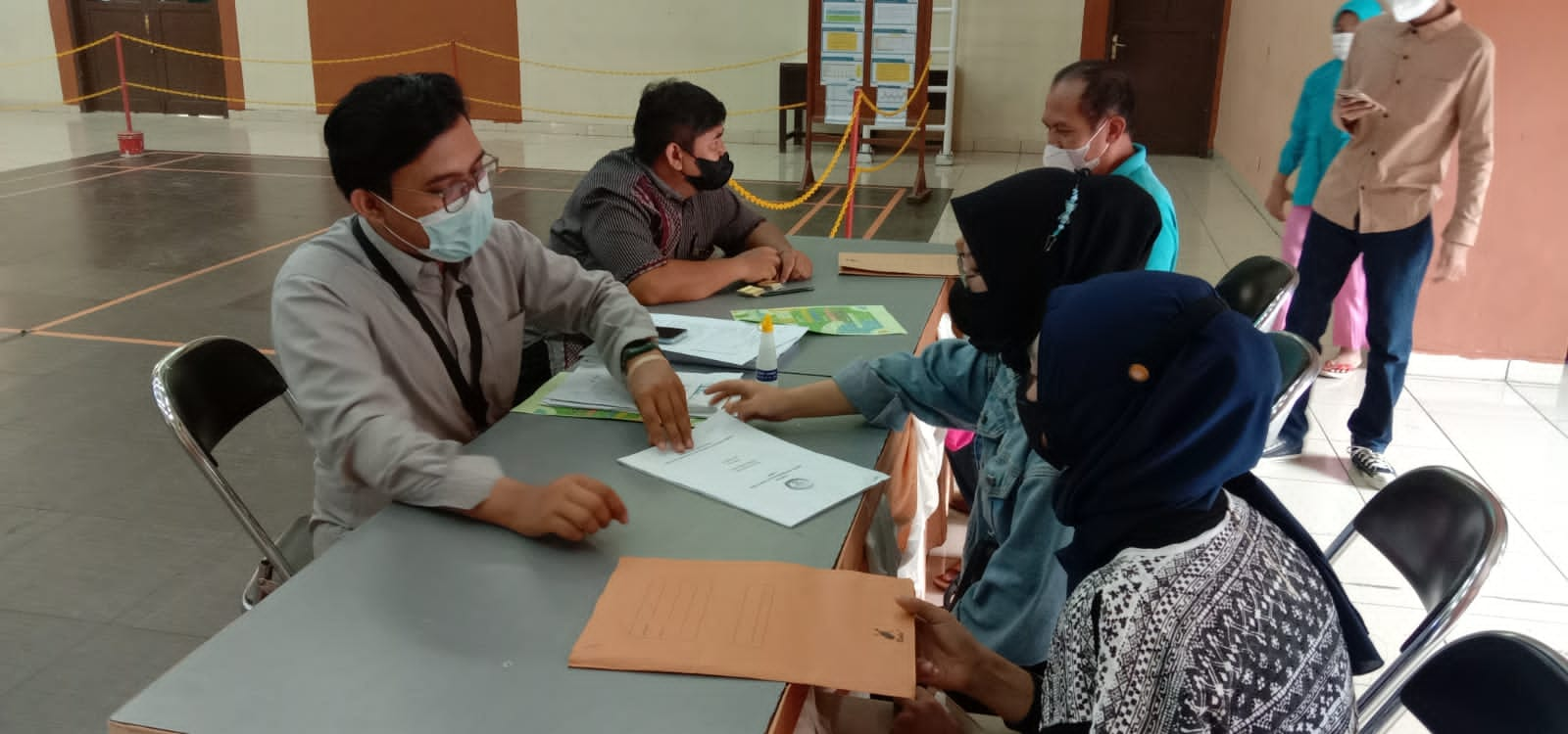 Kegiatan Pendaftaran PPDB 2022 di SMK Negeri 5 Bandung pada Jumat (24/6). (Foto: Sandi Nugraha/Jabar Ekspres)